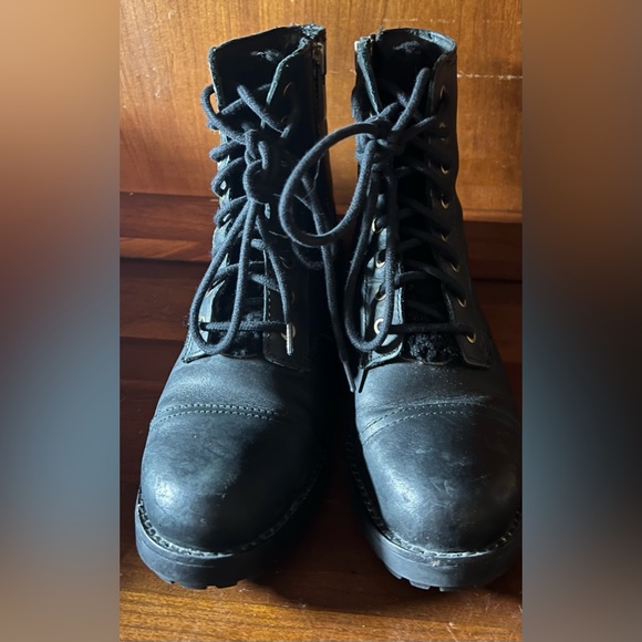 UGG KILMER EXPOSED FUR WATER-RESISTANT WOMEN BOOTS LEATHER BLACK US Sz 6 - Picture 1 of 9